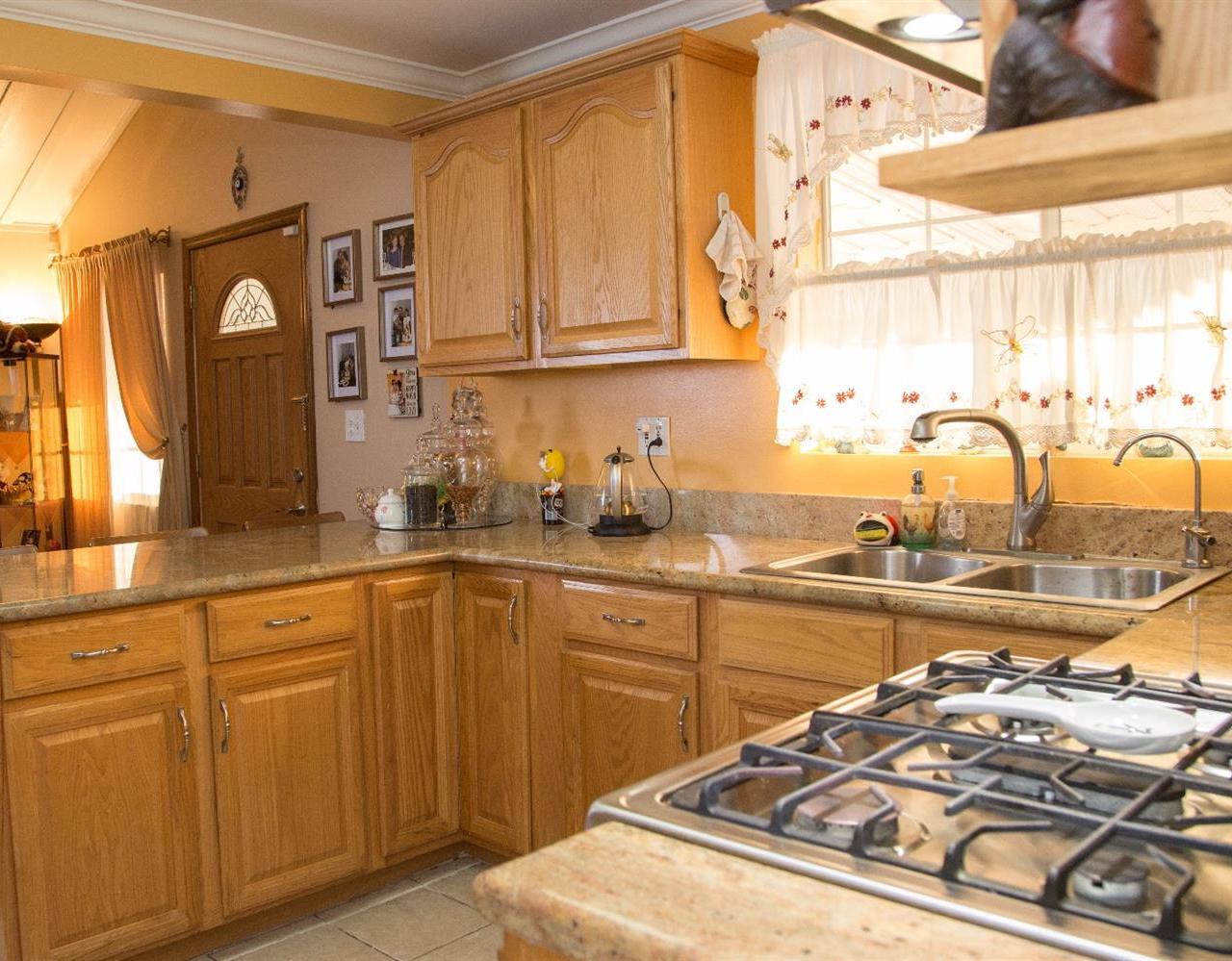 9936 Pinewood Avenue Tujunga, CA 91042 - Photo 4 of 11