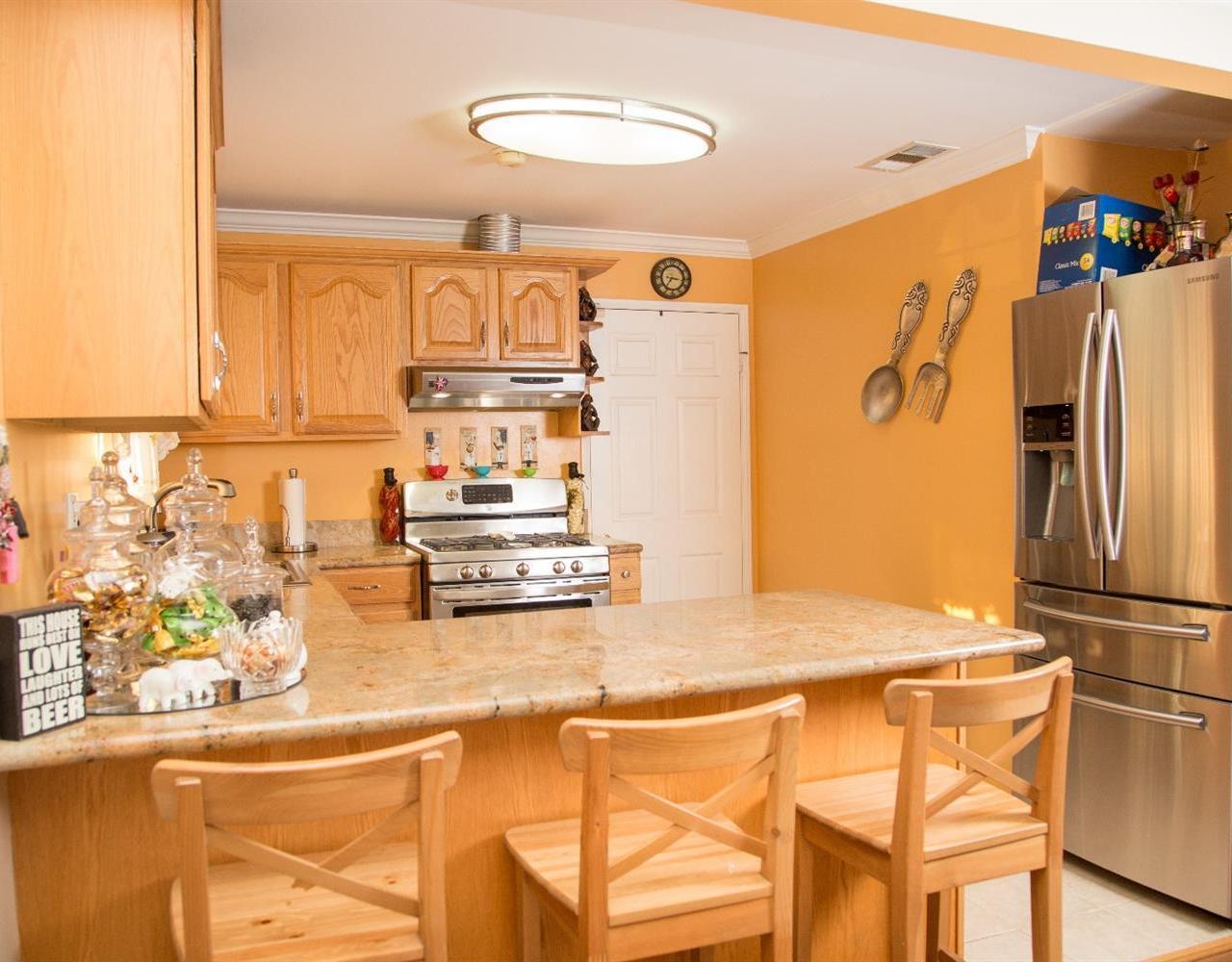 9936 Pinewood Avenue Tujunga, CA 91042 - Photo 5 of 11