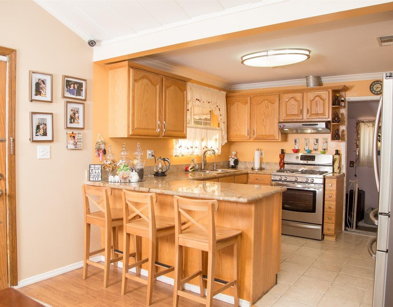 9936 Pinewood Avenue Tujunga, CA 91042 - Photo 6 of 11