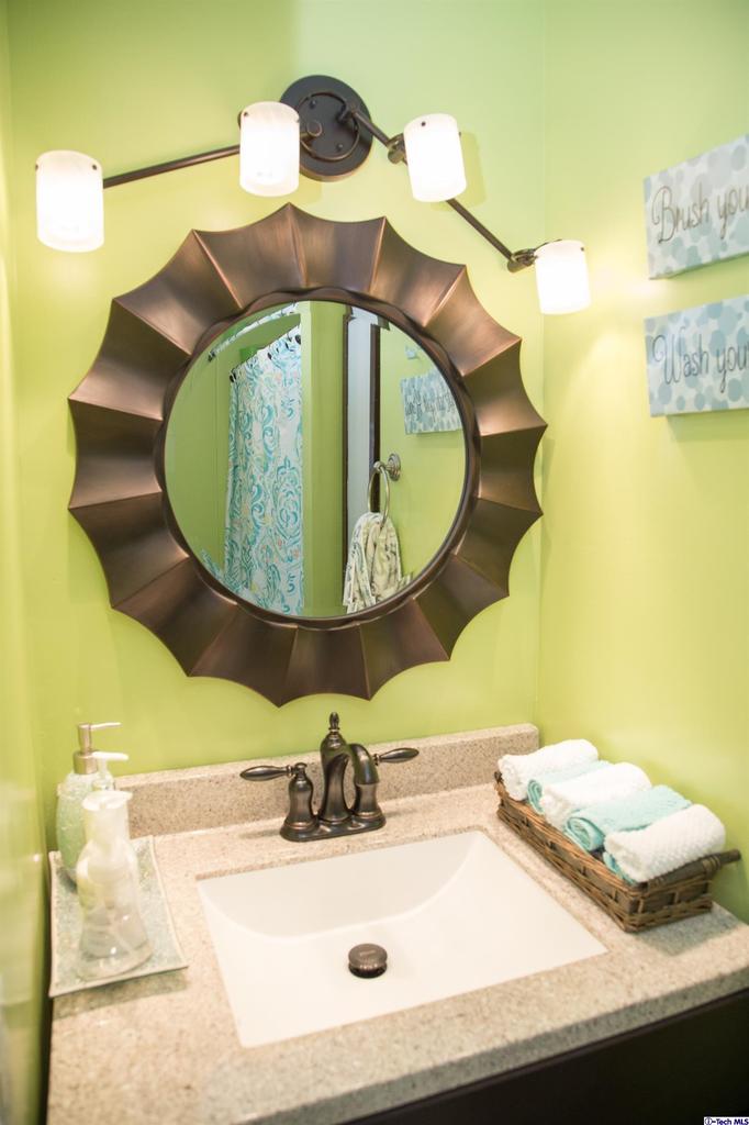 9936 Pinewood Avenue Tujunga, CA 91042 - Photo 7 of 11