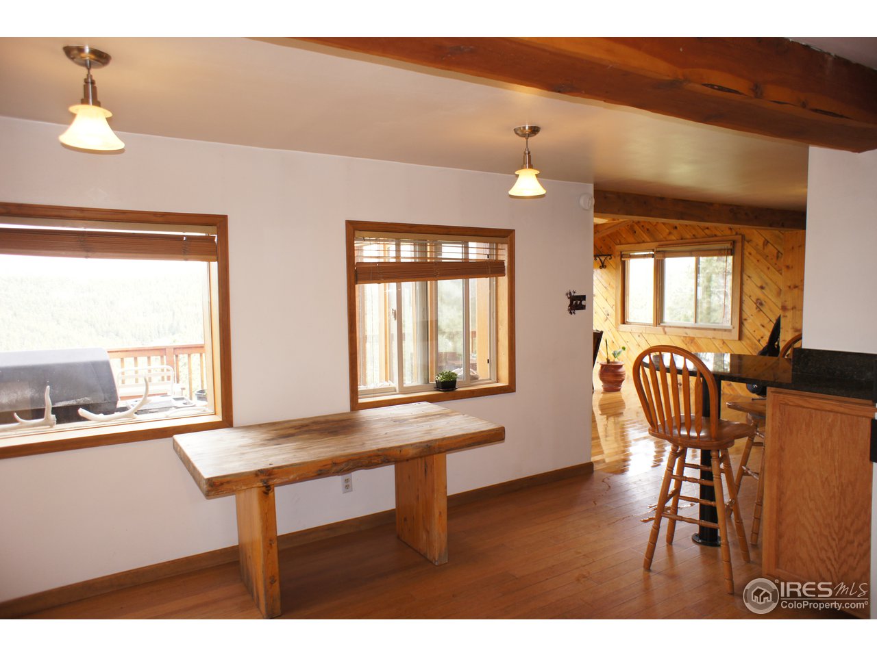 Eat-in kitchen