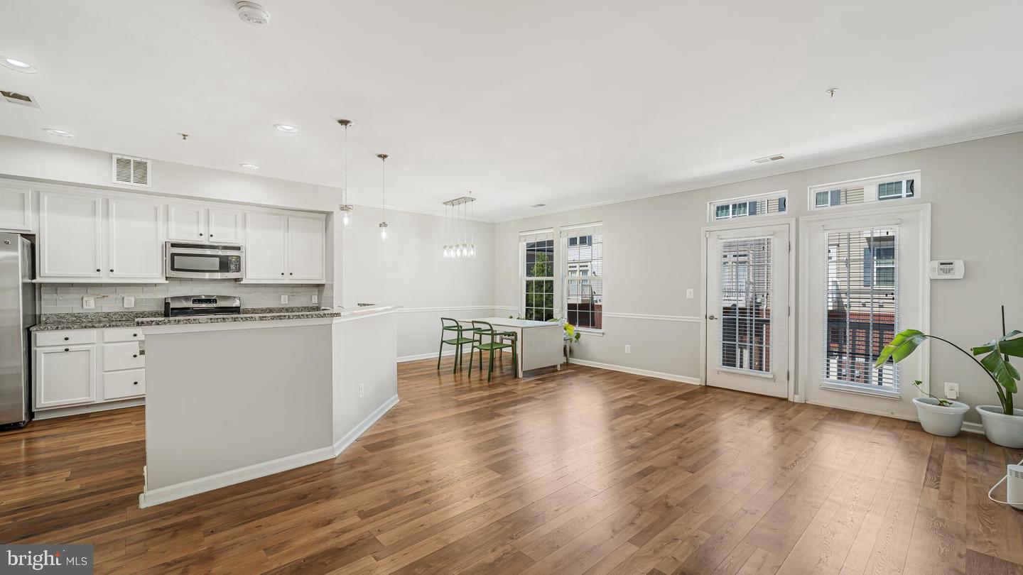 4888 Dane Ridge Circle Woodbridge, VA 22193 - Photo 2 of 32