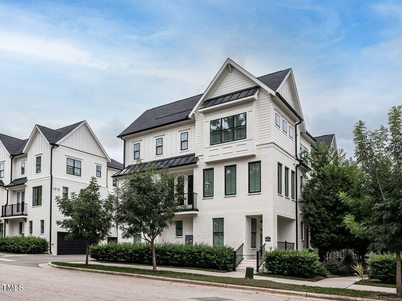1611 Draper View Loop, Unit 106 Raleigh, NC 27608 - Photo 2 of 27 002-1280x960-front