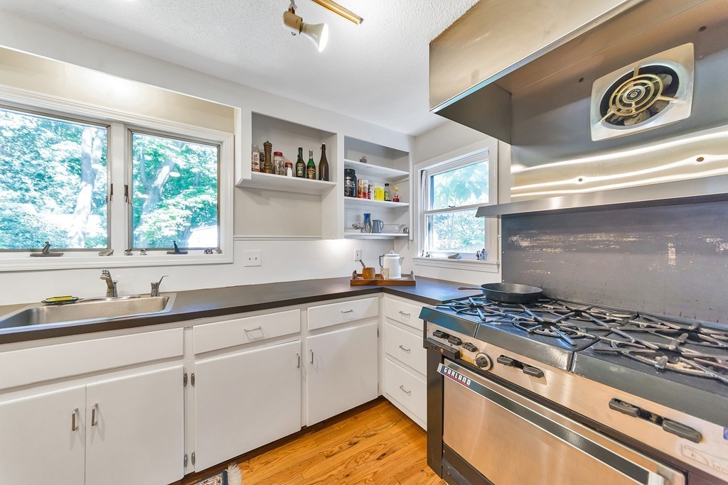 253 Trafton Road Springfield, MA 01108 - Photo 5 of 29 Gallery Image 5
