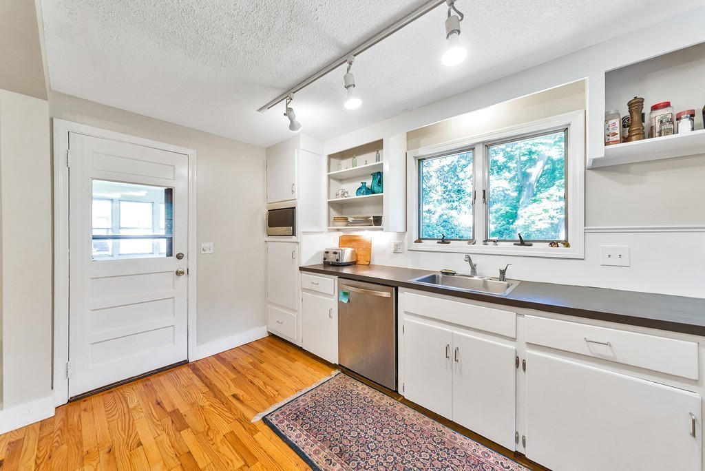 253 Trafton Road Springfield, MA 01108 - Photo 6 of 29 Gallery Image 6