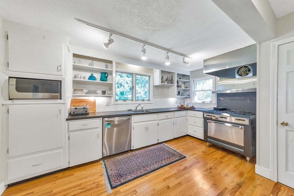 253 Trafton Road Springfield, MA 01108 - Photo 8 of 29 Gallery Image 8