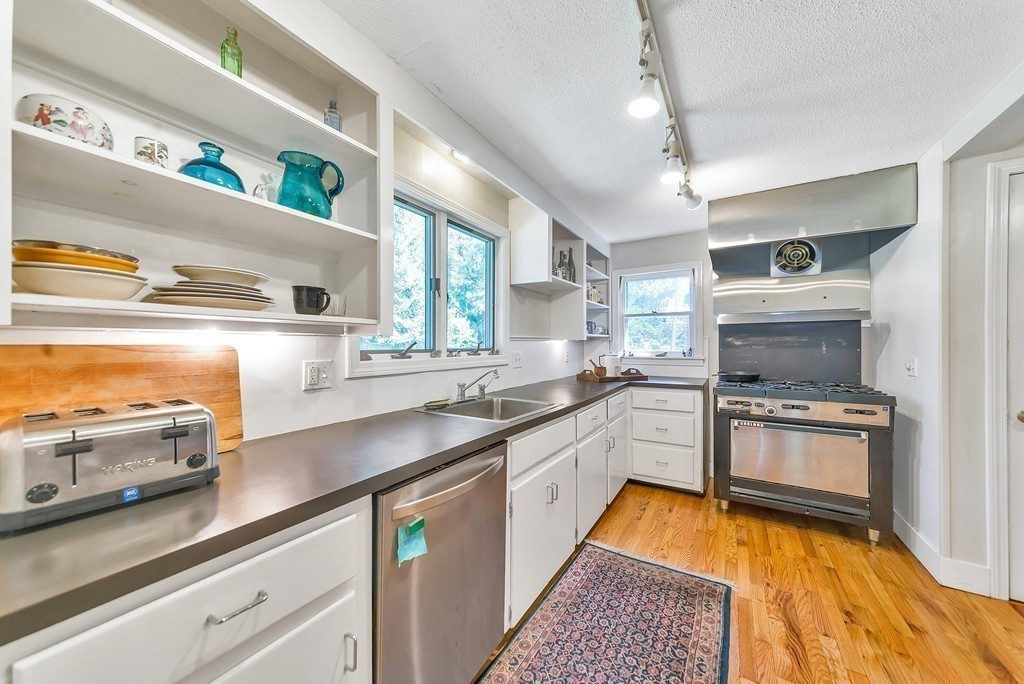 253 Trafton Road Springfield, MA 01108 - Photo 9 of 29 Gallery Image 9