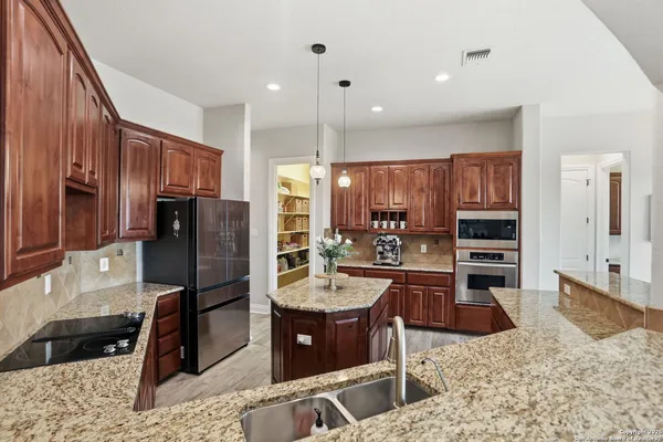 $784,900 | 426 County Road 2801, Mico, TX 78056