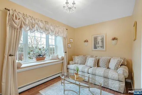 $1,295,000 | 35 Malcolm Place, Mahwah, NJ 07430