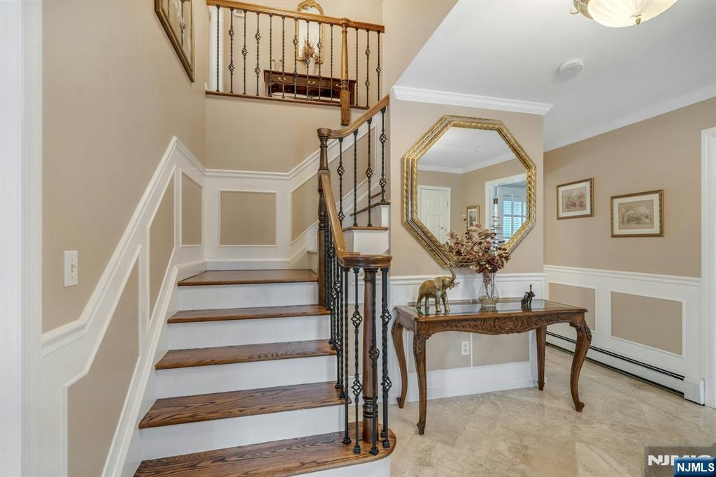 35 Malcolm Place Mahwah, NJ 07430 - Photo 3 of 36