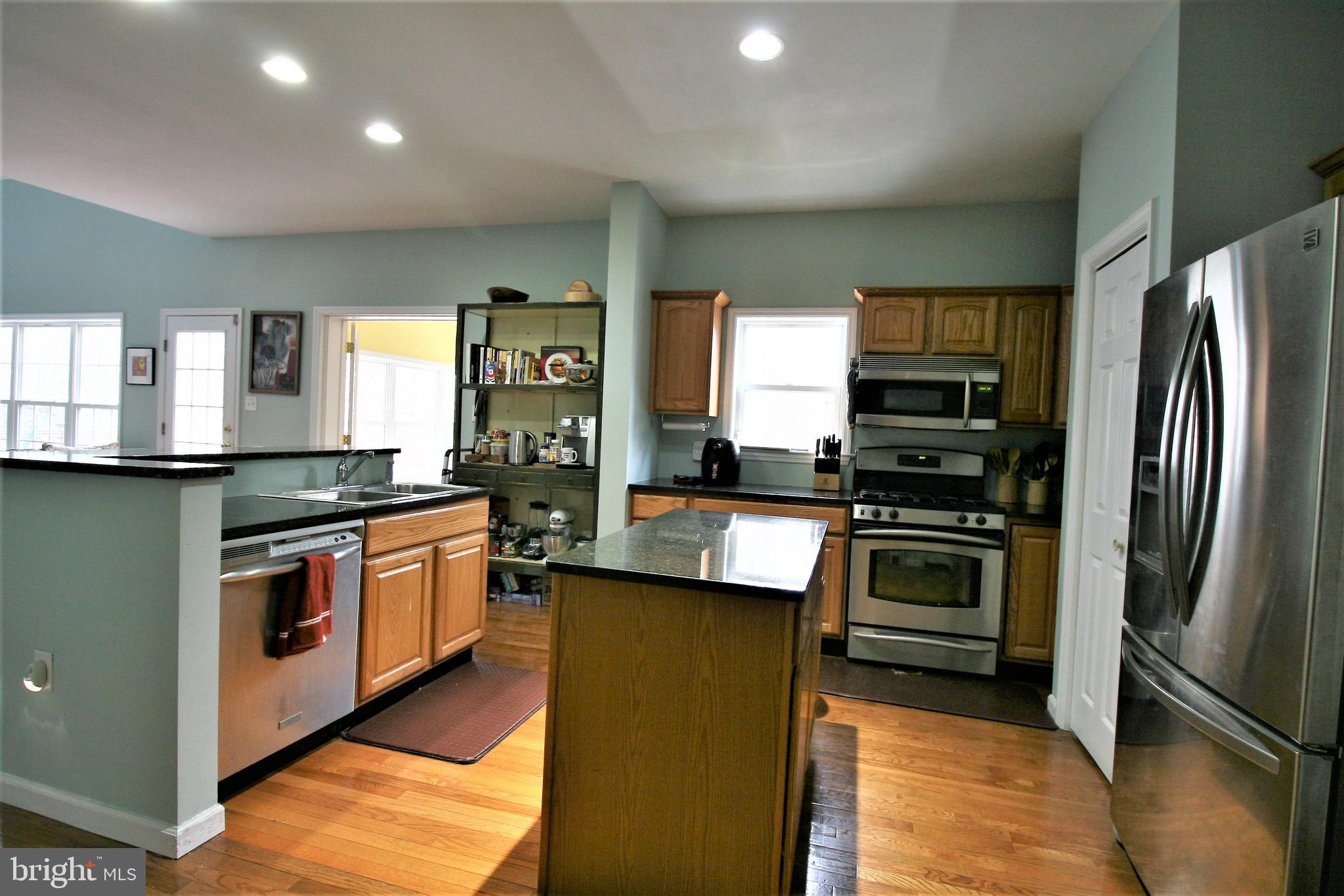 8 Mill Road Hamilton, NJ 08620 - Photo 4 of 27