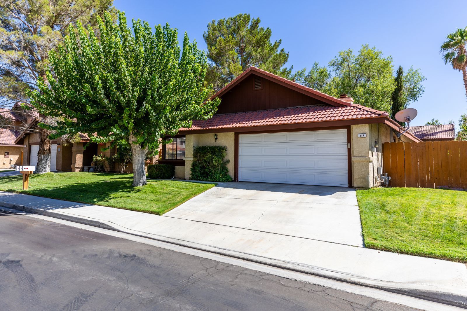213 Washington Way Ridgecrest, CA 93555 - Photo 5 of 25 a front view of house with garage and yard