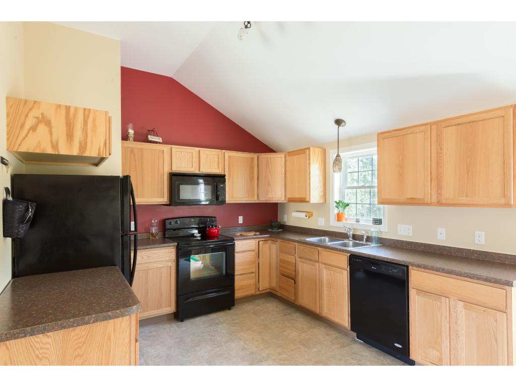 38 Collins Circle Rochester, NH 03867 - Photo 5 of 34