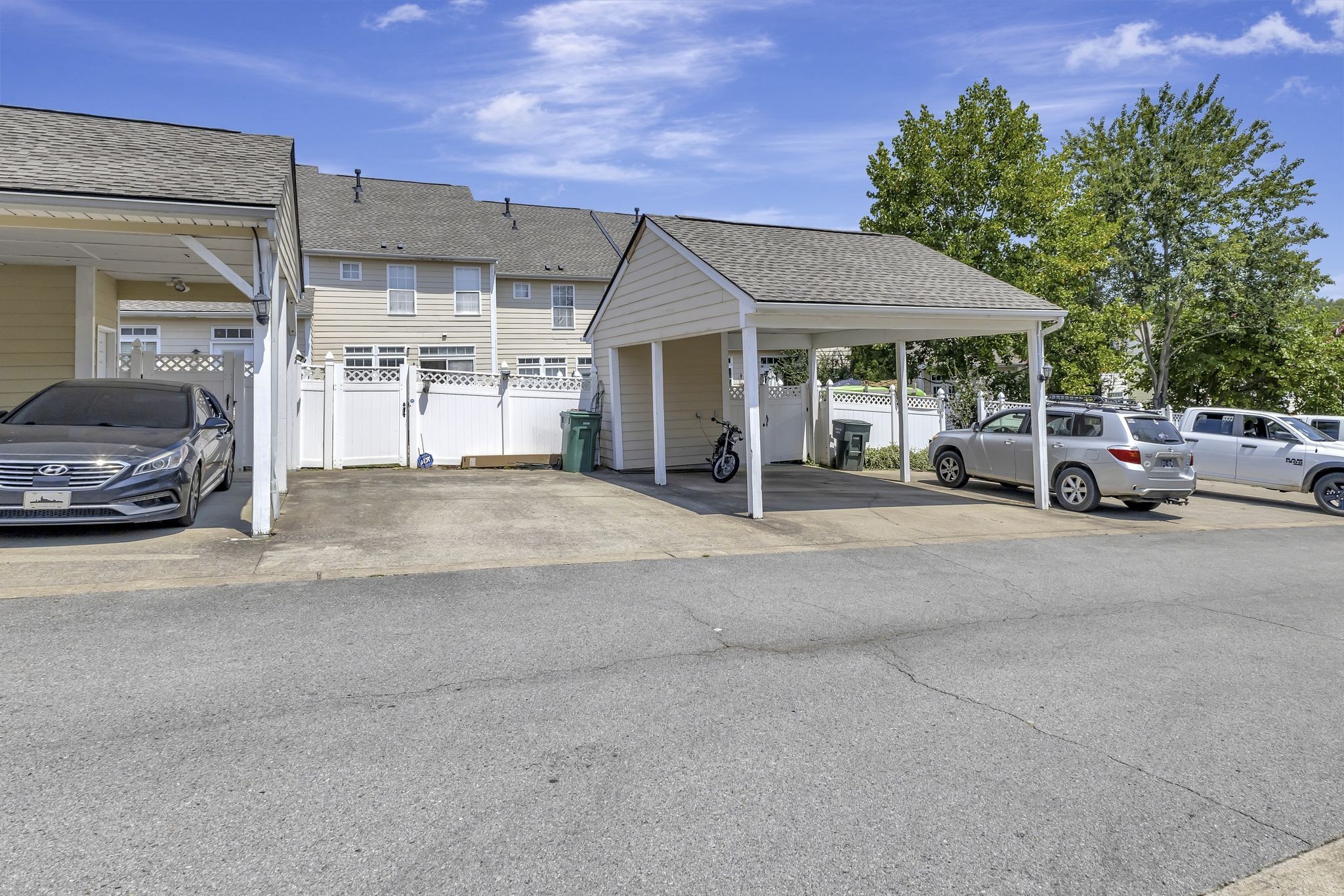 7714 Porter House Drive Nashville, TN 37211 - Photo 33 of 39 a car parked in front of building