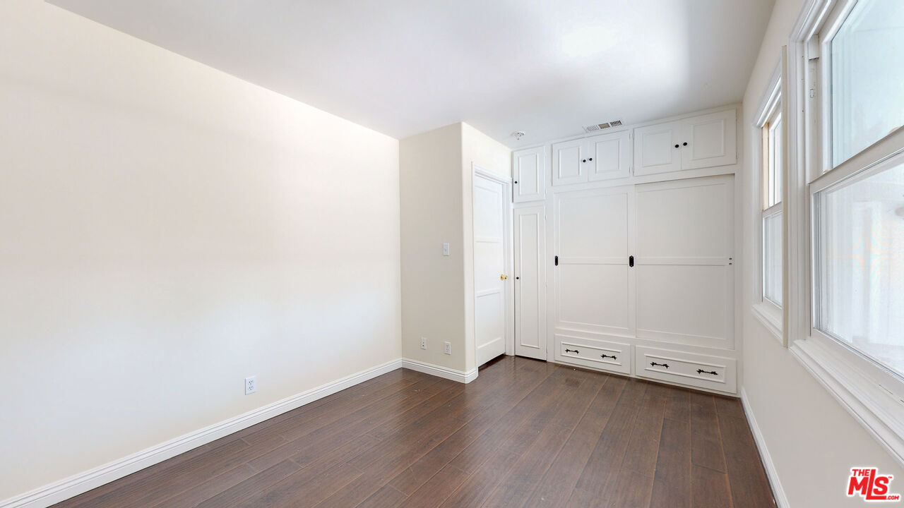 7865 Denivelle Road Sunland, CA 91040 - Photo 40 of 54 a view of a room