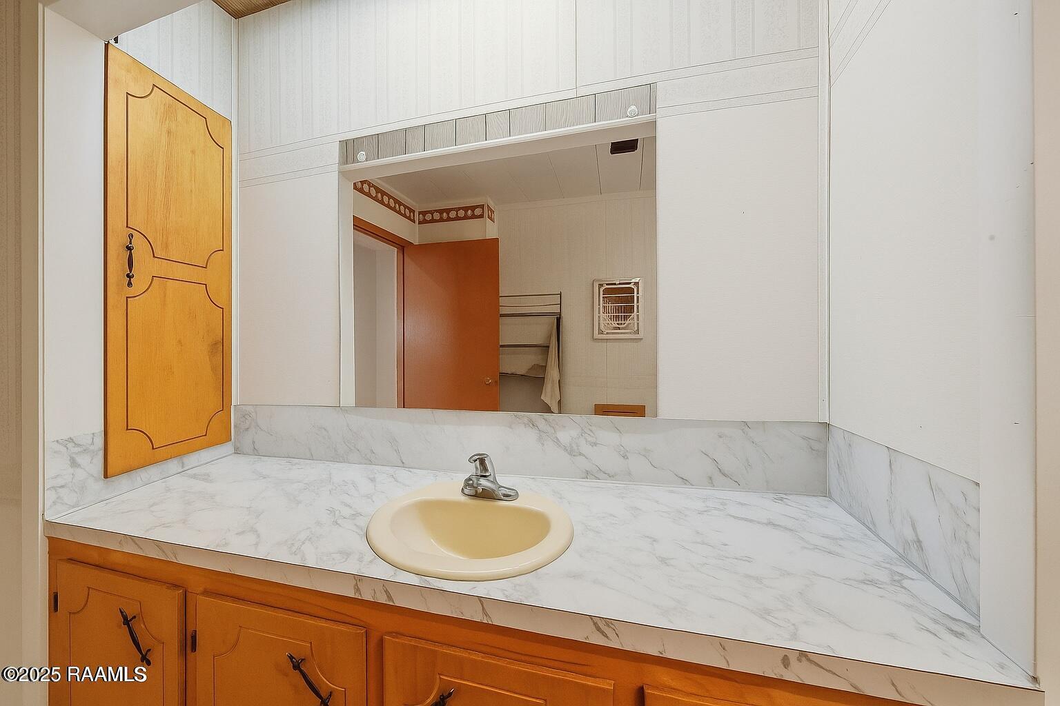 911 North Morvant Avenue Kaplan, LA 70548 - Photo 17 of 24 Hall Bath