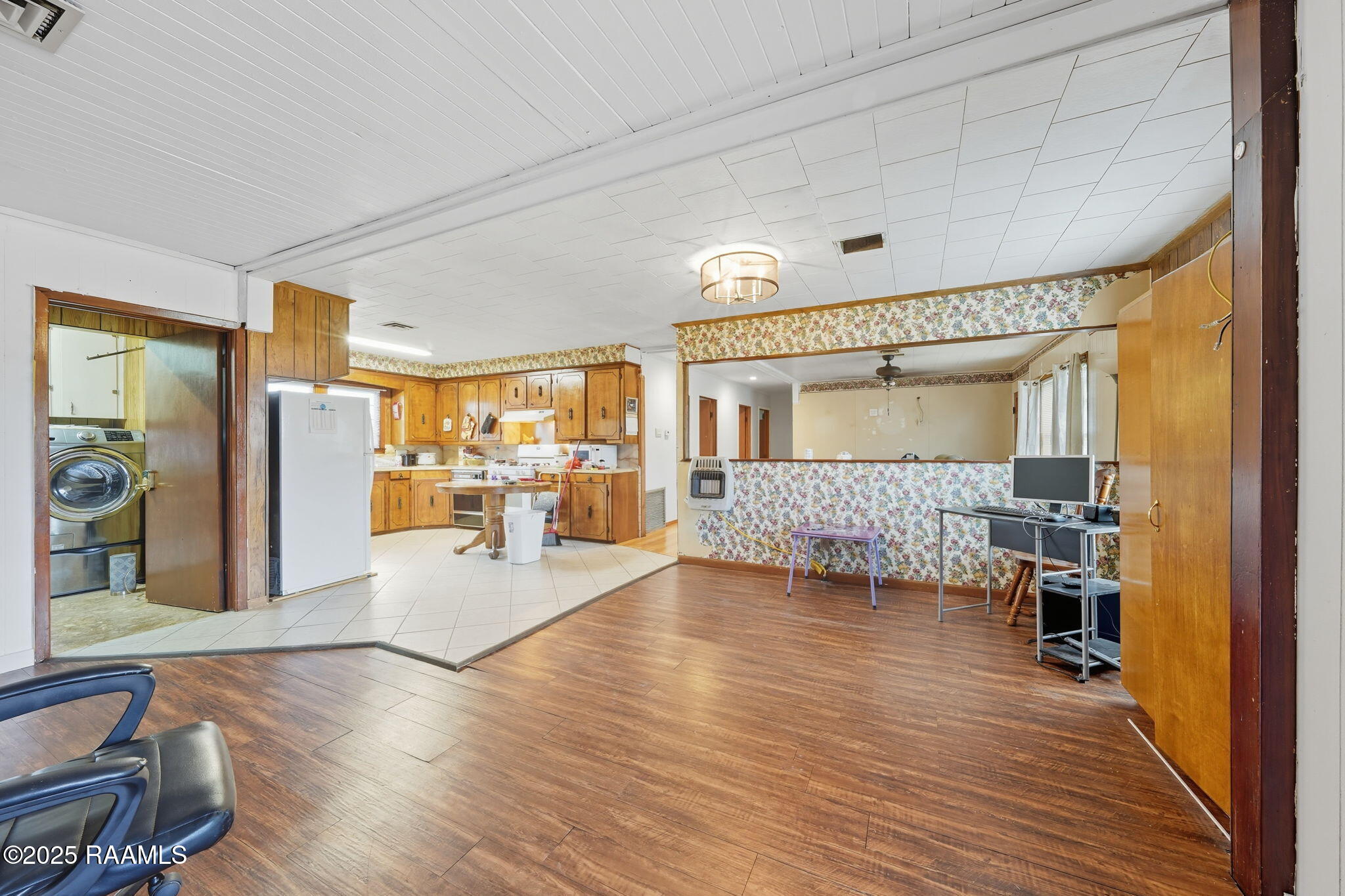 911 North Morvant Avenue Kaplan, LA 70548 - Photo 3 of 24 Living Room
