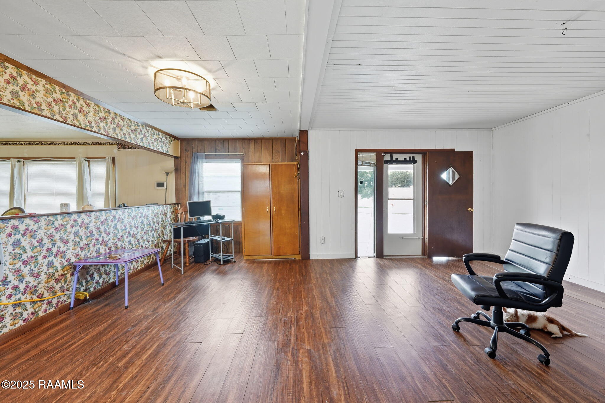911 North Morvant Avenue Kaplan, LA 70548 - Photo 4 of 24 Living Room