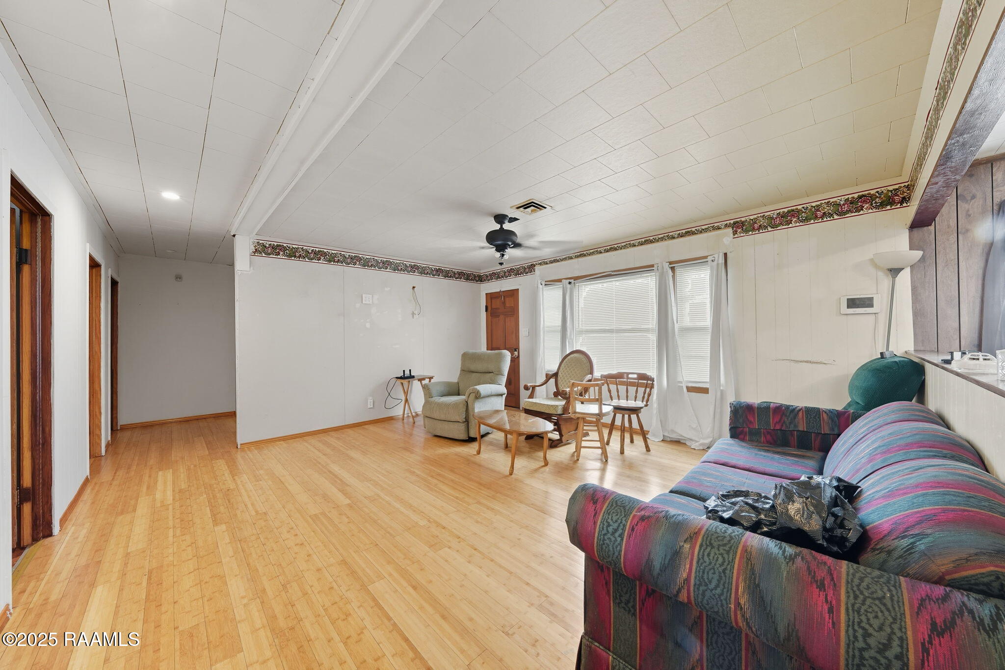 911 North Morvant Avenue Kaplan, LA 70548 - Photo 7 of 24 Living Room