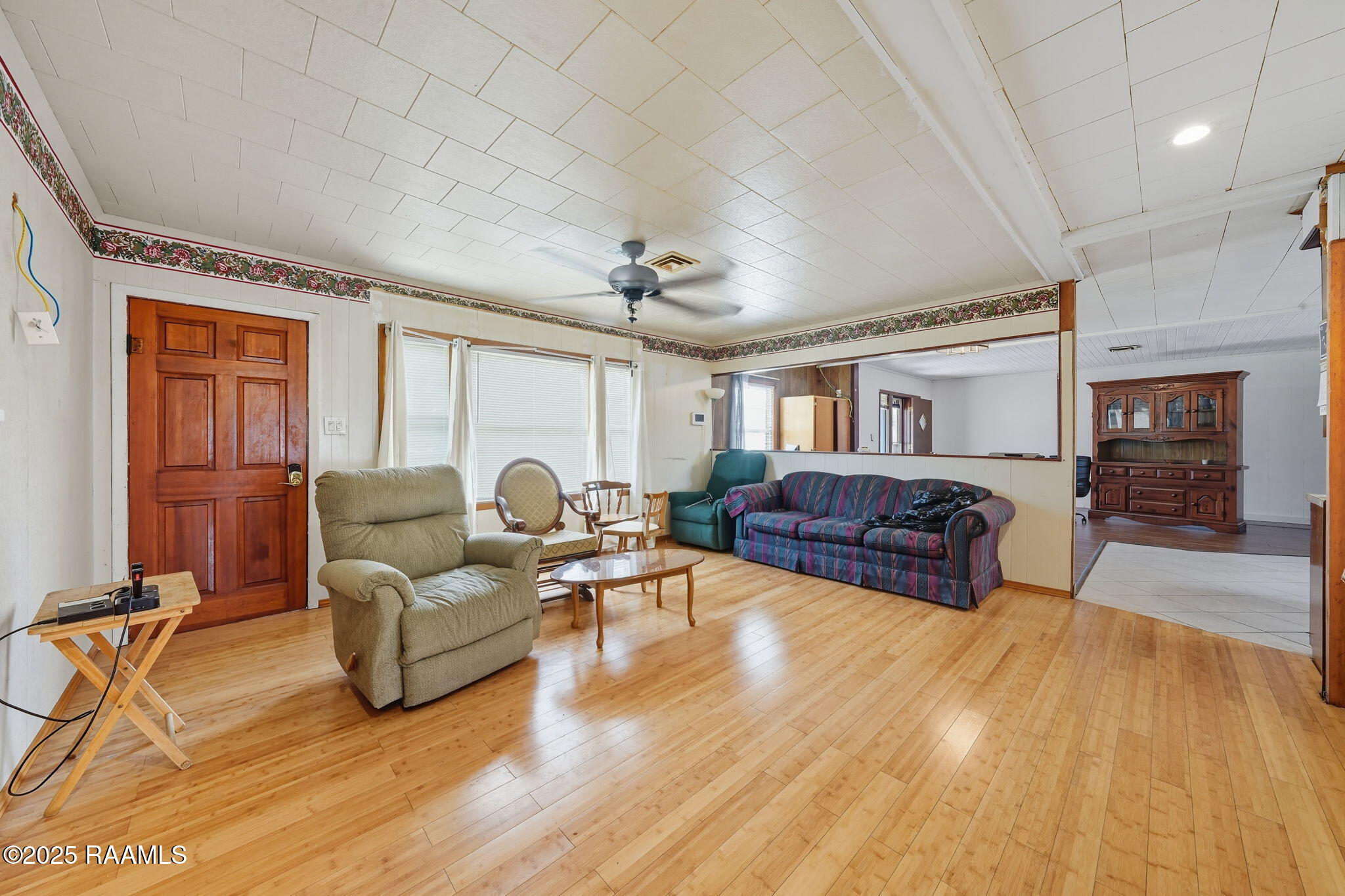 911 North Morvant Avenue Kaplan, LA 70548 - Photo 9 of 24 Living Room