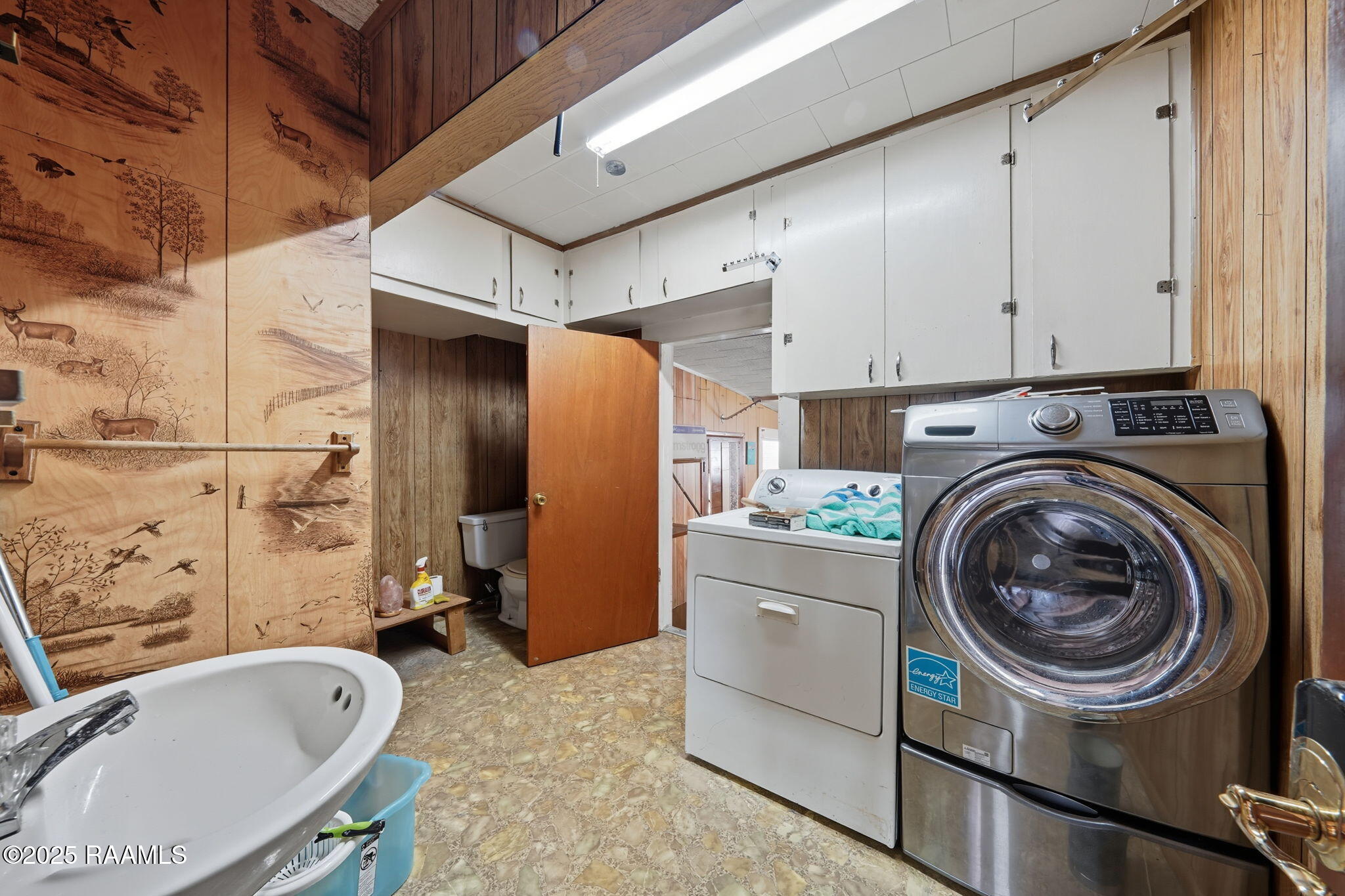 911 North Morvant Avenue Kaplan, LA 70548 - Photo 10 of 24 Laundry Room