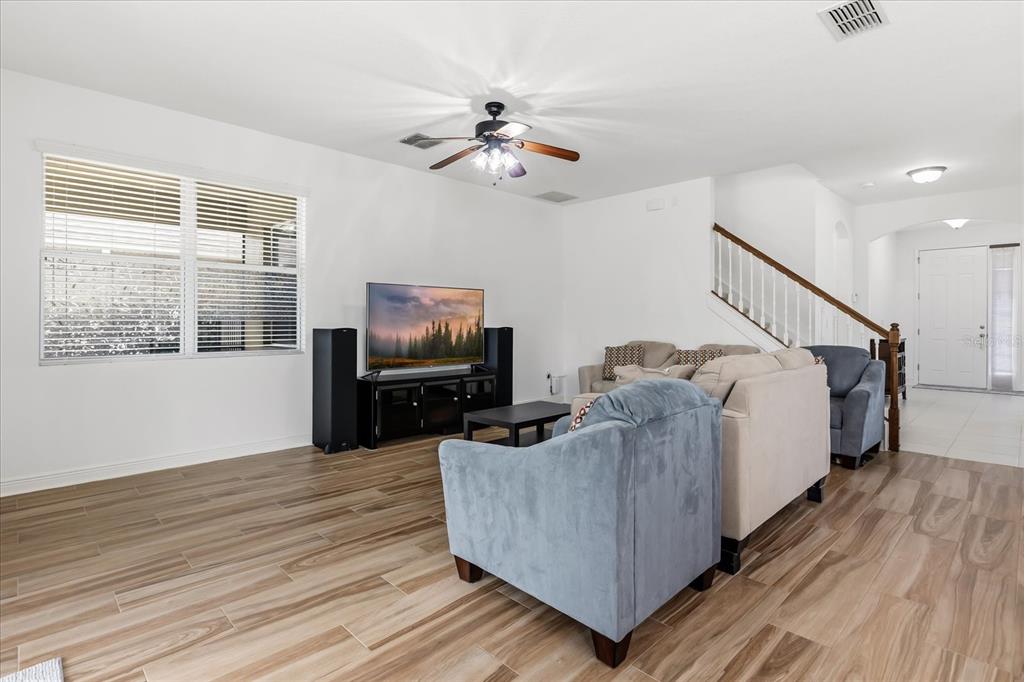 10536 Cabbage Tree Loop Orlando, FL 32825 - Photo 6 of 23