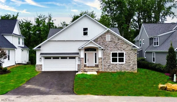 $985,000 | 7994 Canyon Ridge, Chagrin Falls, OH 44023