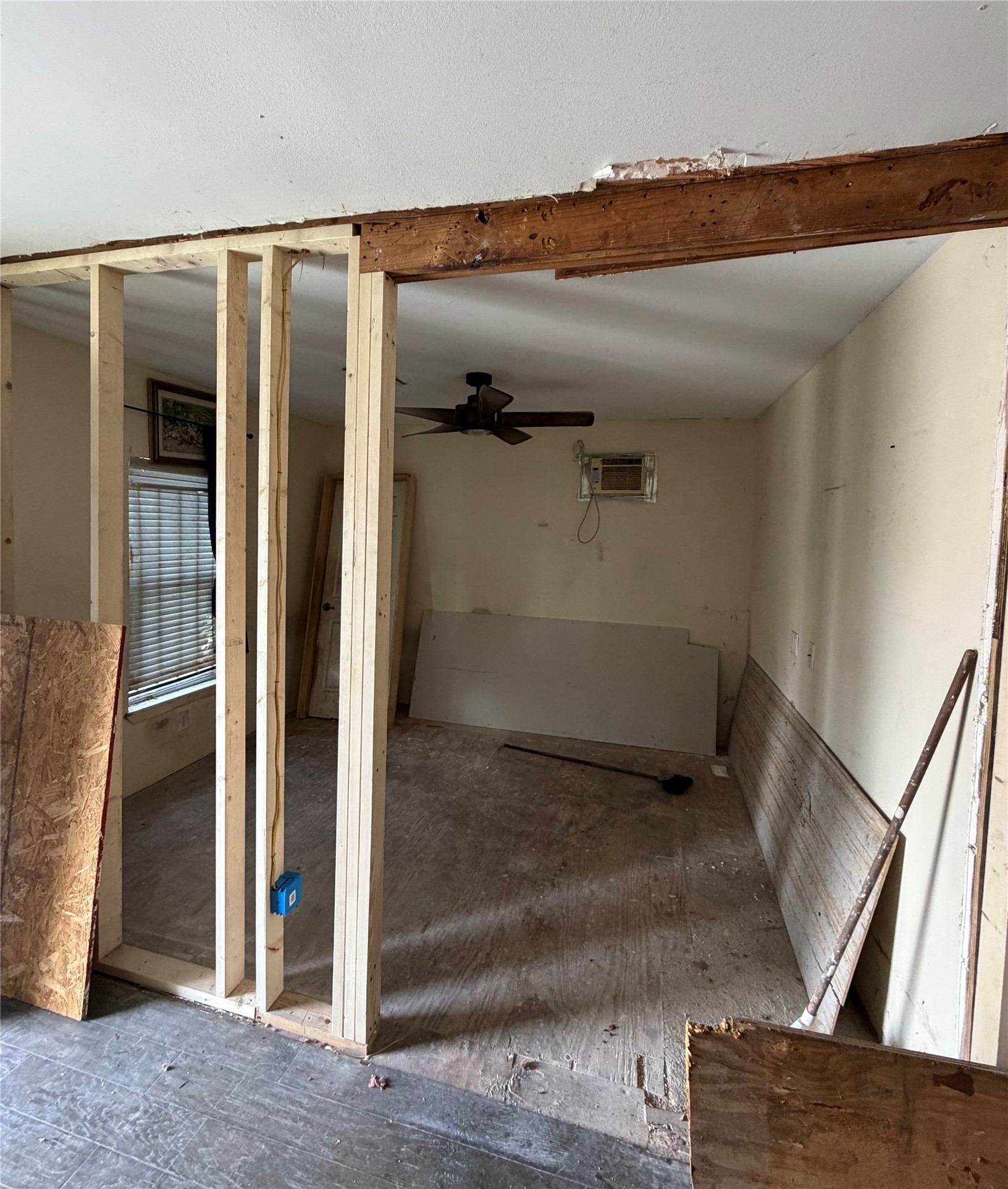 3508 Omega Street Houston, TX 77022 - Photo 11 of 15 a view of entryway
