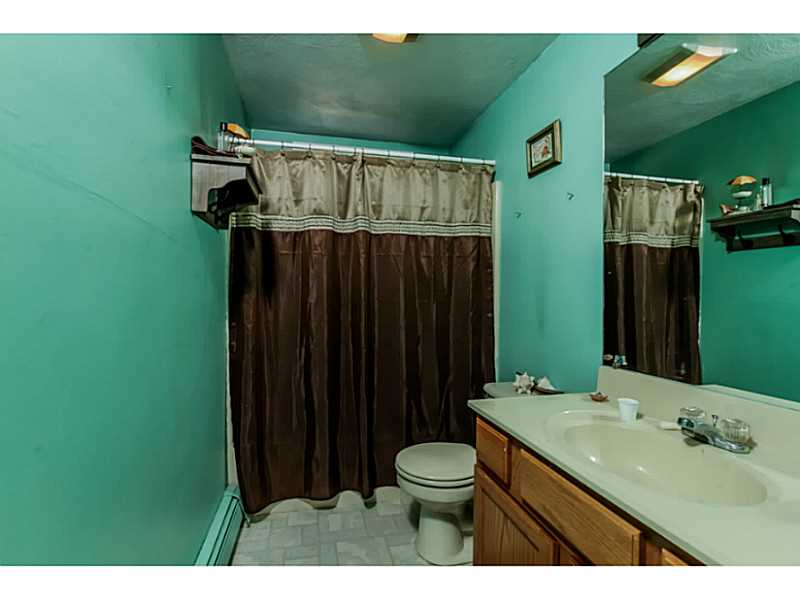 25 Conanicus Road Narragansett, RI 02882 - Photo 13 of 23 Bathroom.