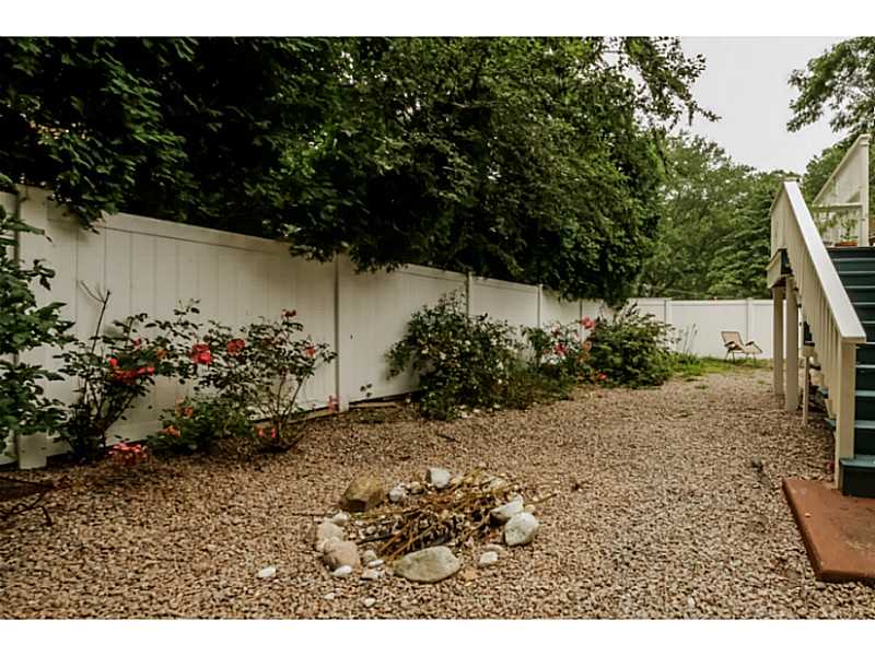 25 Conanicus Road Narragansett, RI 02882 - Photo 21 of 23 Yard/Garden.