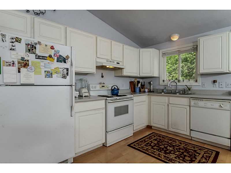 25 Conanicus Road Narragansett, RI 02882 - Photo 10 of 23 Kitchen.