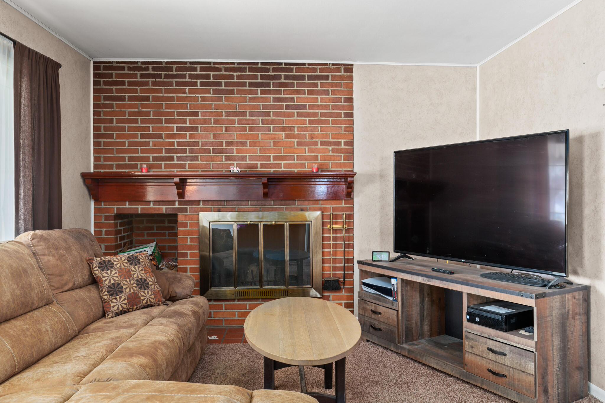 225 Darbyhurst Road Columbus, OH 43228 - Photo 8 of 31 Darbyhurst Zillow Sized-2