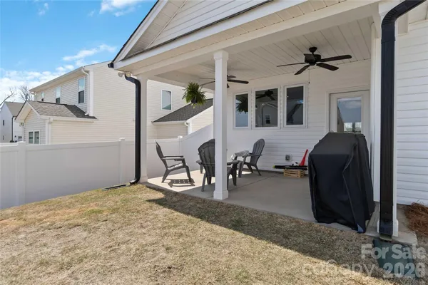 a view of a dinning room with furniture