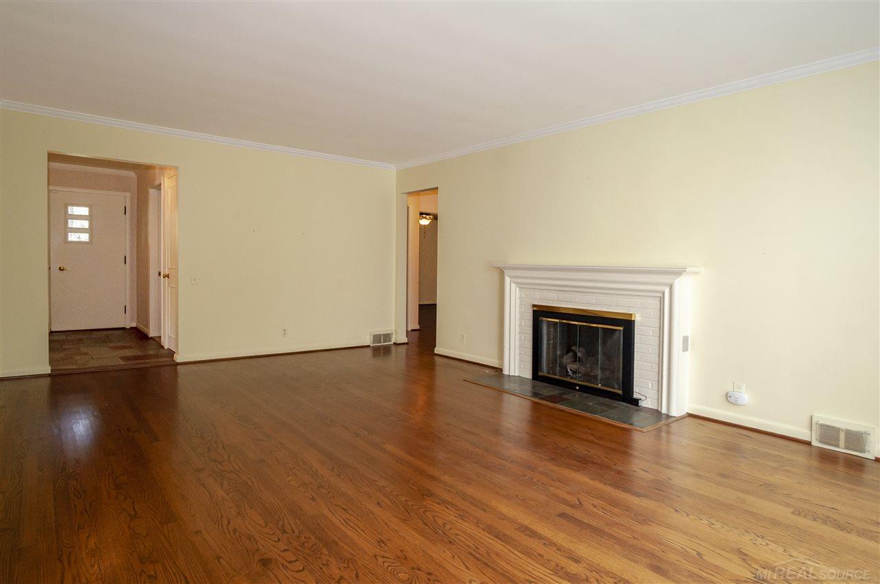 311 Lothrop Road Grosse Pointe, MI 48236 - Photo 5 of 41 50023070-4.JPG