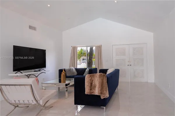 $6,500 | 2555 Northeast 202nd Street, Miami, FL 33180