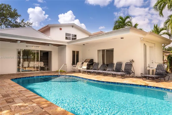 $6,500 | 2555 Northeast 202nd Street, Miami, FL 33180