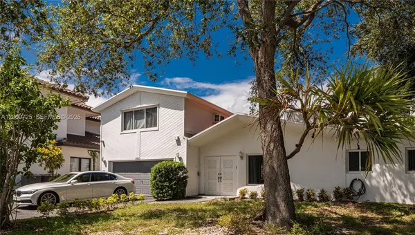 $6,500 | 2555 Northeast 202nd Street, Miami, FL 33180