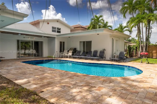 $6,500 | 2555 Northeast 202nd Street, Miami, FL 33180