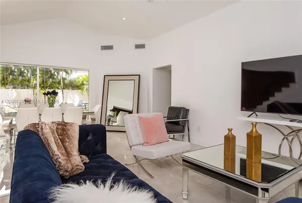 $6,500 | 2555 Northeast 202nd Street, Miami, FL 33180