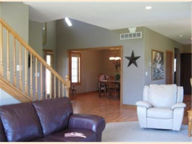 3205 Shelly Lane Northeast Rochester, MN 55906 - Photo 9 of 28 Gallery Image 9