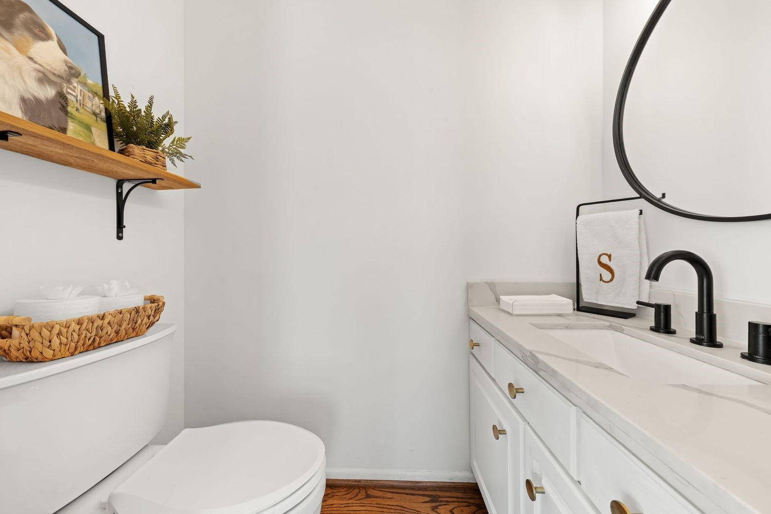 1516 Lawrence Street Houston, TX 77008 - Photo 19 of 32 a bathroom with a toilet sink and mirror
