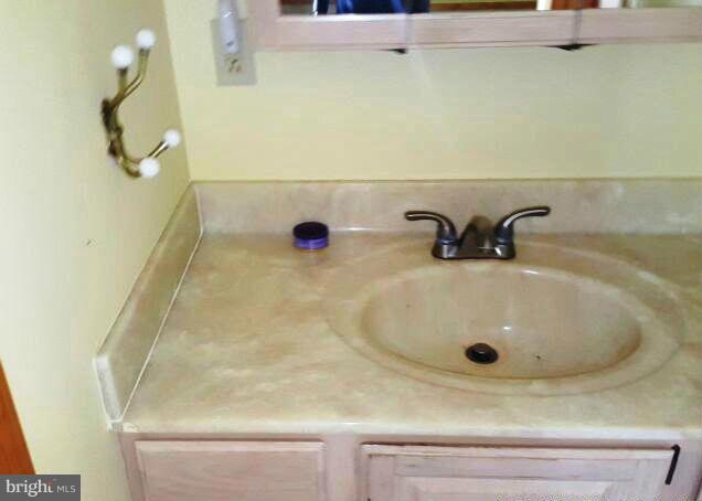 6028 Point Pleasant Road Baltimore, MD 21206 - Photo 8 of 17 Interior (General)