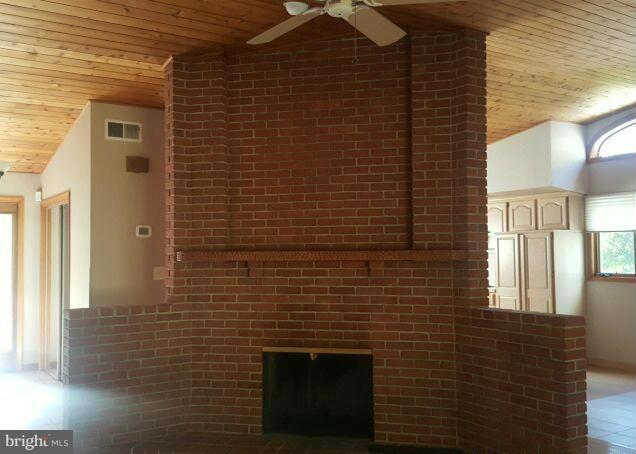 6028 Point Pleasant Road Baltimore, MD 21206 - Photo 10 of 17 Interior (General)