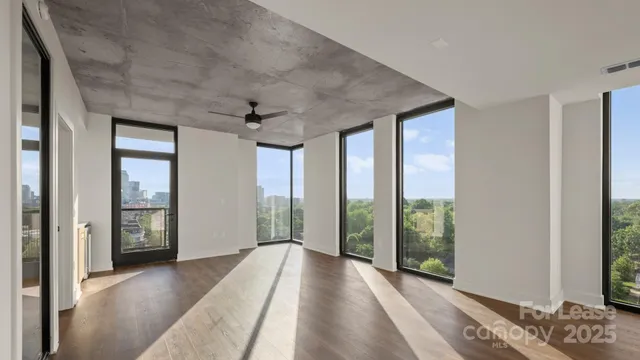 a view of entryway with livingroom