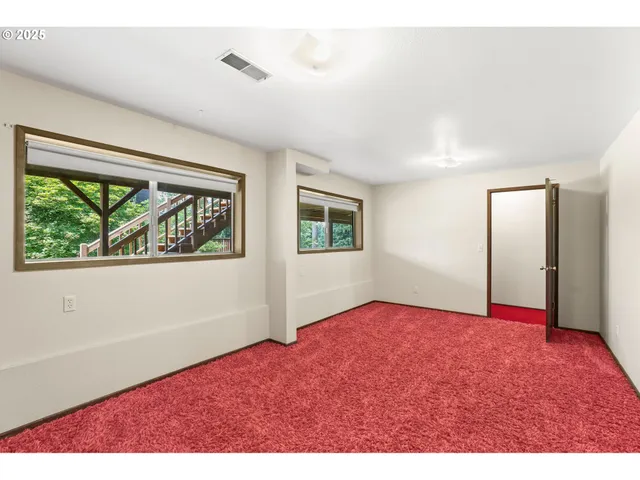 a view of empty room with window