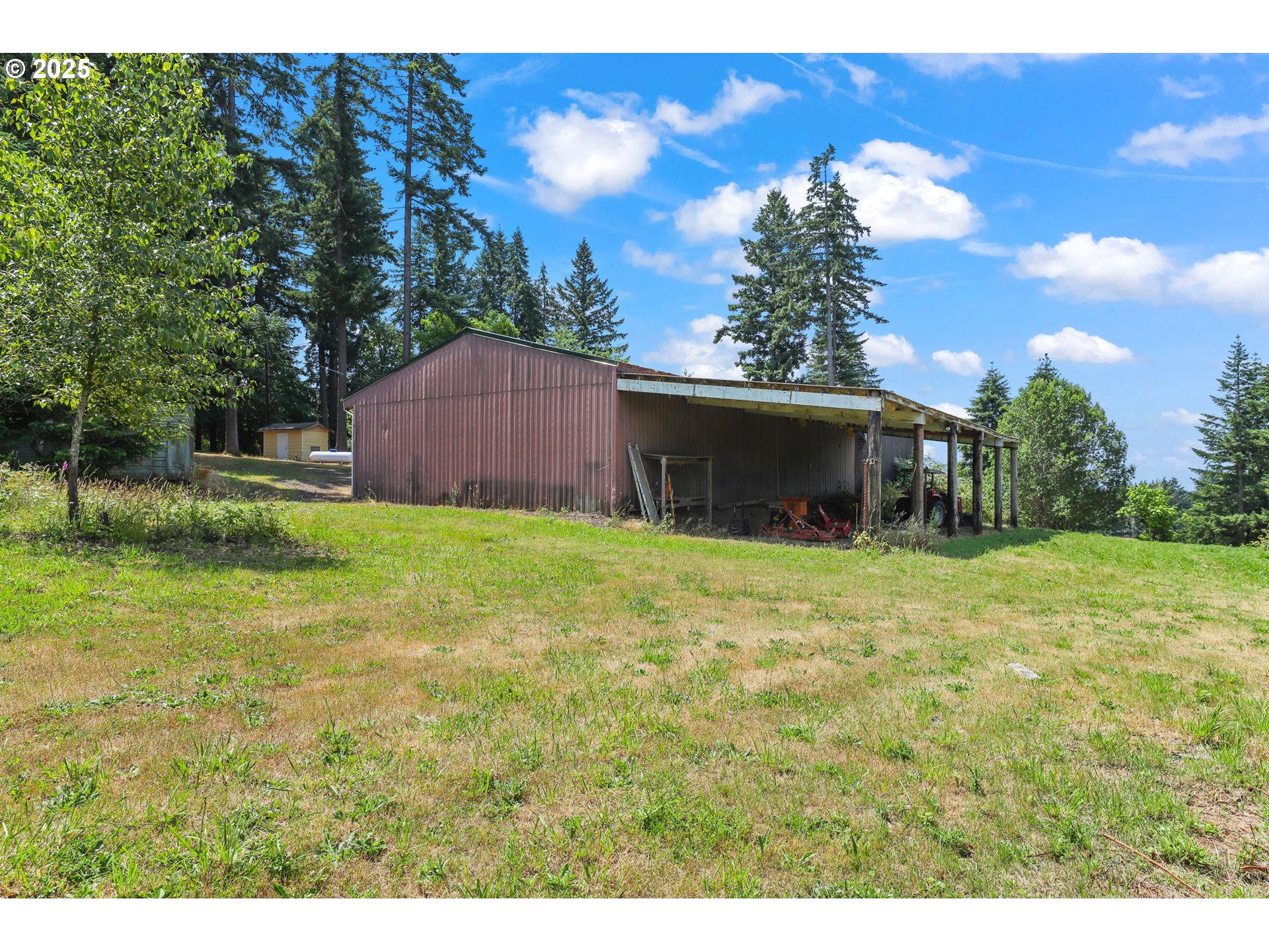 17501 Southeast Fosberg Road Boring, OR 97009 - Photo 33 of 48 a backyard of a house with lots of green space