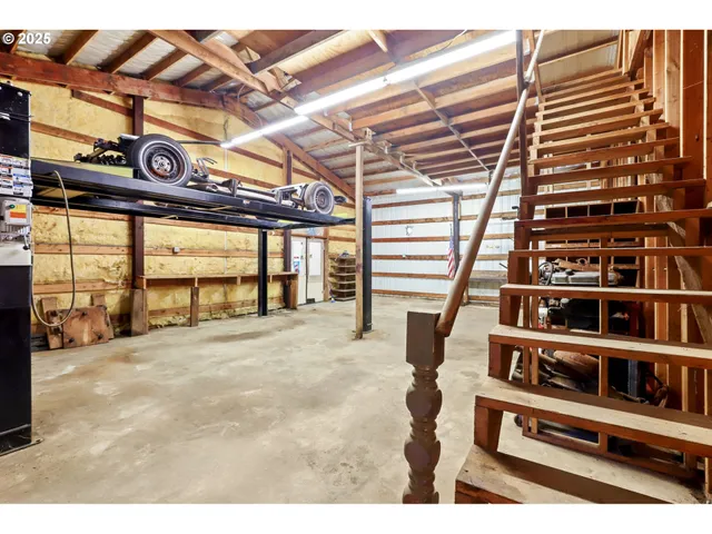 a view of entryway with a front door