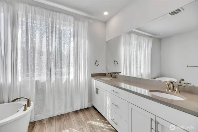 $889,500 | 369 East Park Street, Unit D3, North Bend, WA 98045