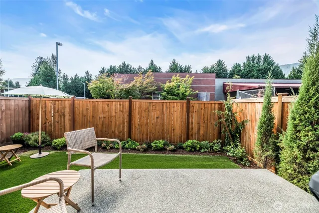 $889,500 | 369 East Park Street, Unit D3, North Bend, WA 98045