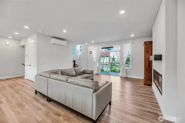 $889,500 | 369 East Park Street, Unit D3, North Bend, WA 98045